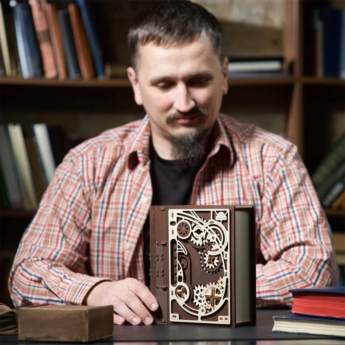 UGEARS - Libro de los Secretos - Imagen 4
